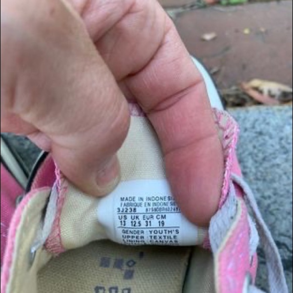 Converse - Picture 2 of 2